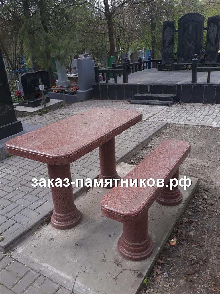 Красный стол с лавкой из Украинского гранита 01 фото