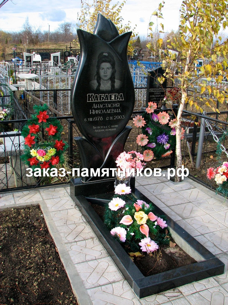 Памятник в виде черного тюльпана фото