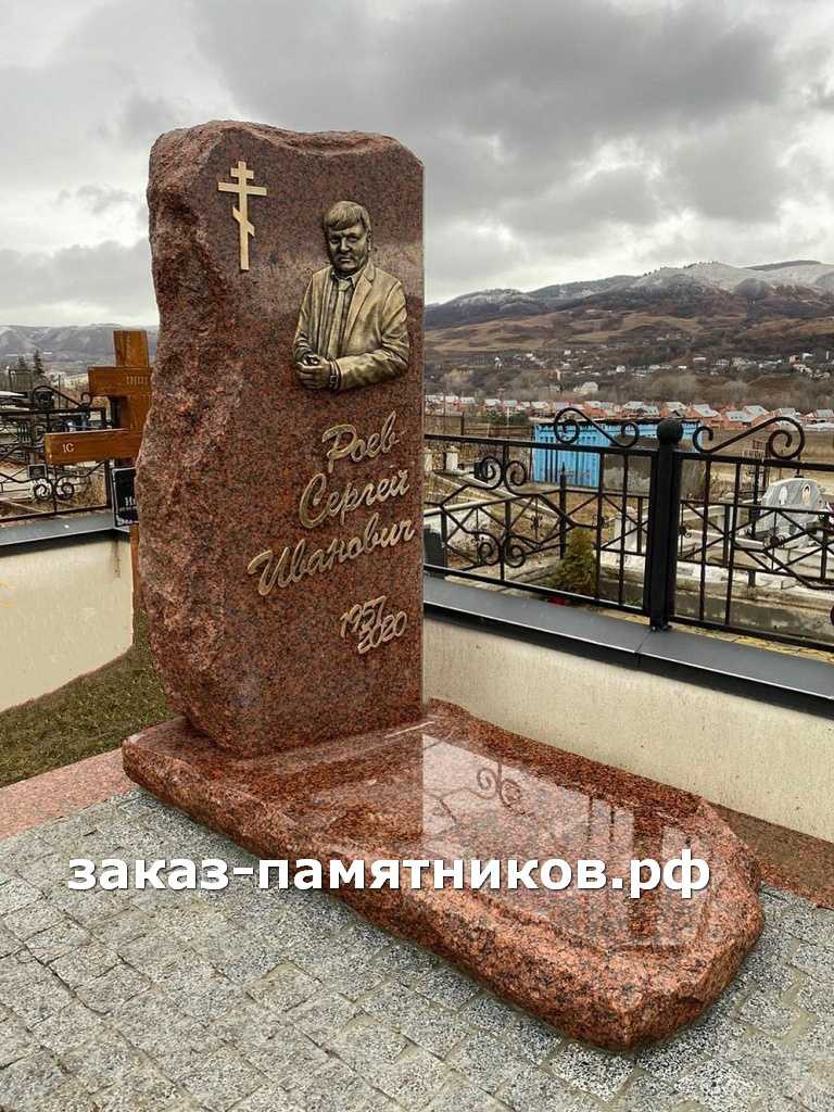 Памятник из Украинского гранита с оформлением из бронзы фото