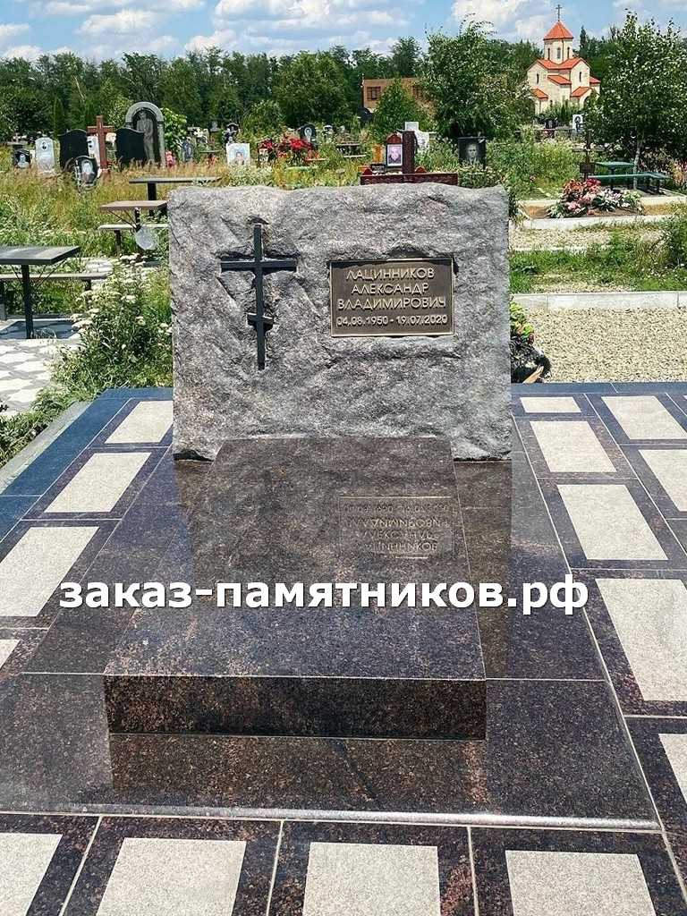 Памятник из дымовского гранита с надгробием фото