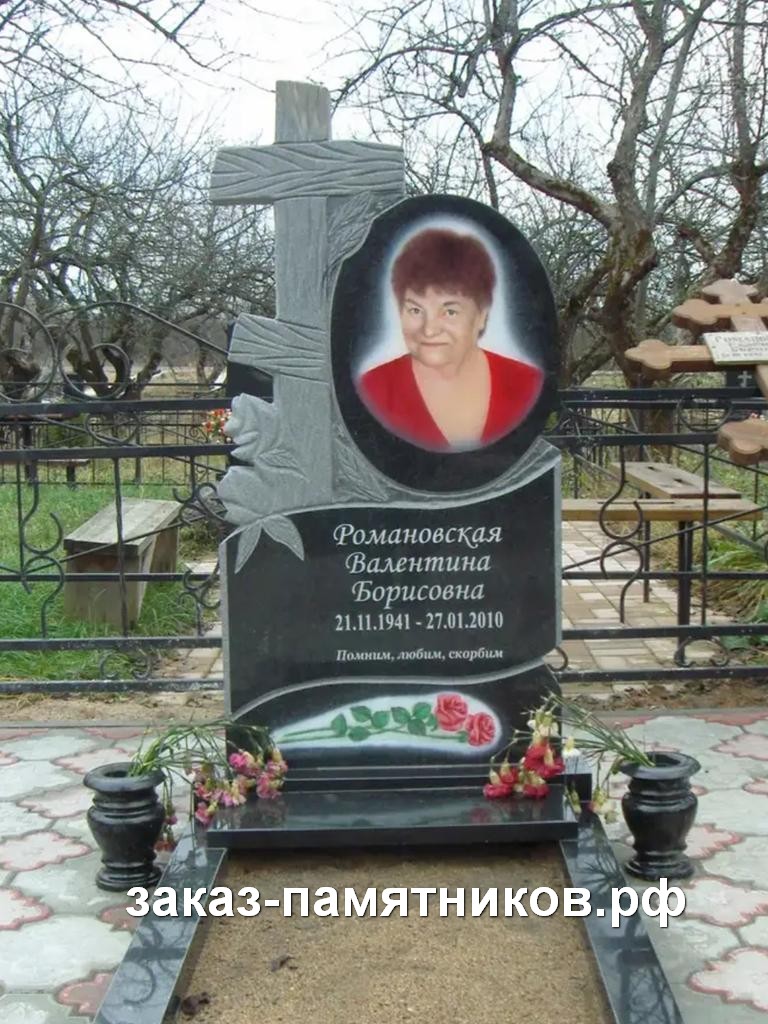 Памятник из гранита с крестом и цветным портретом фото