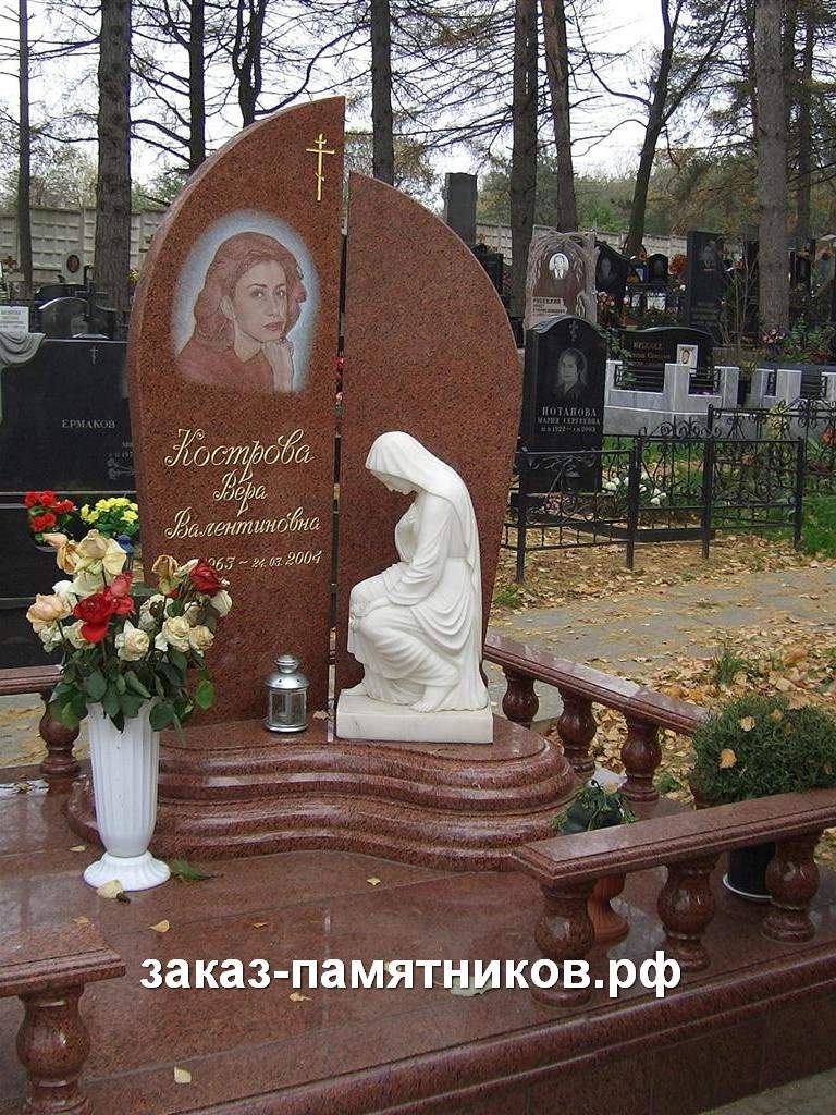 Памятник из украинского гранита со скорбящей матерью фото