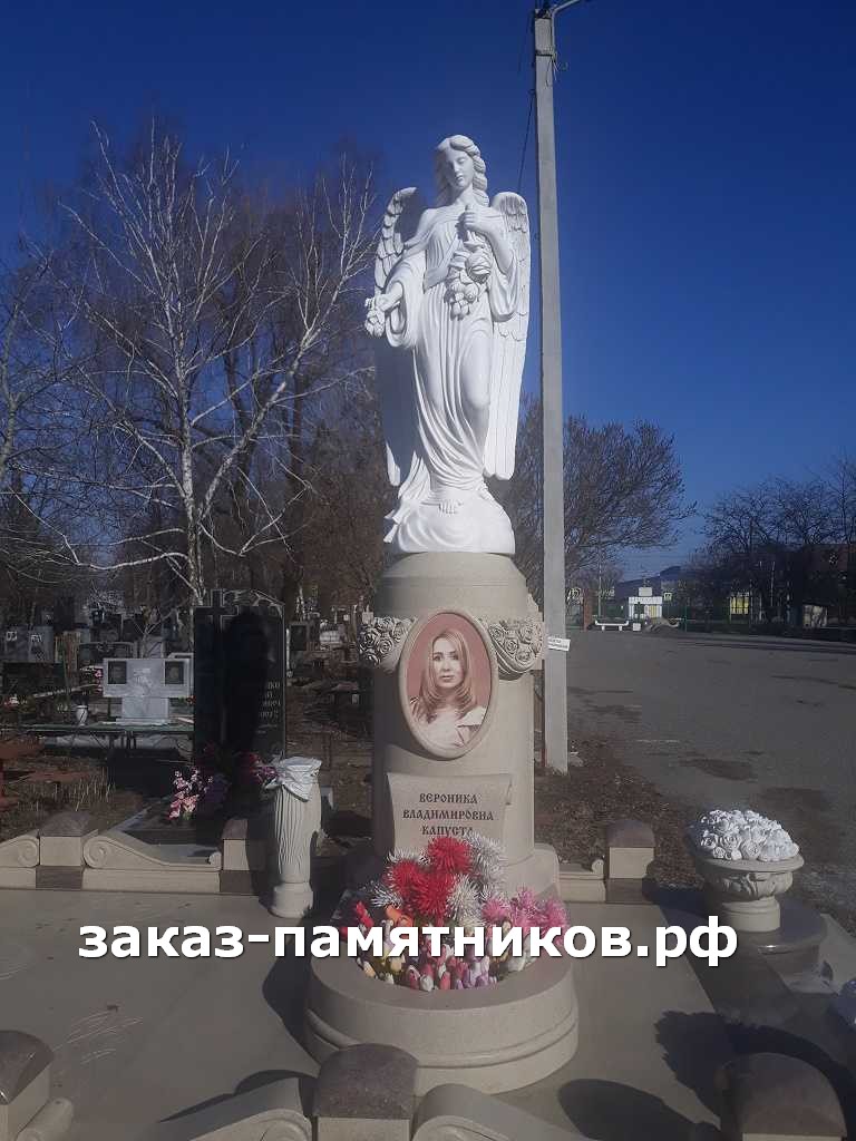 Памятник девушке с белым ангелом из мрамора фото