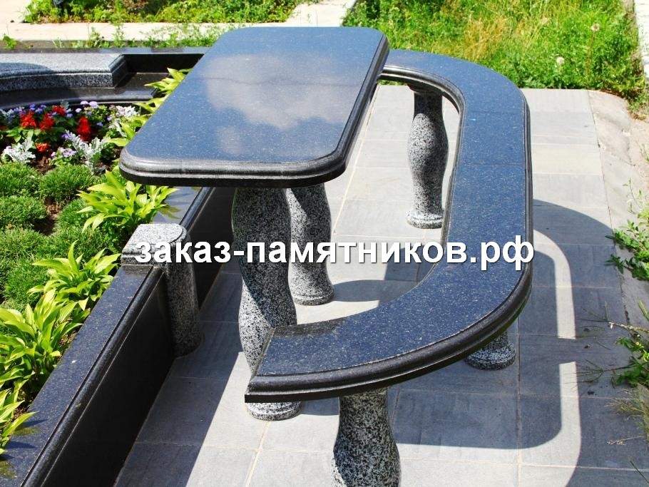 Стол и лавка из черного гранита с серыми ножками 30 фото