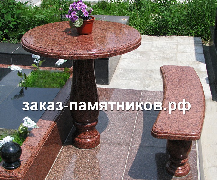 Круглый стол с изогнутой лавкой из красного гранита 33 фото
