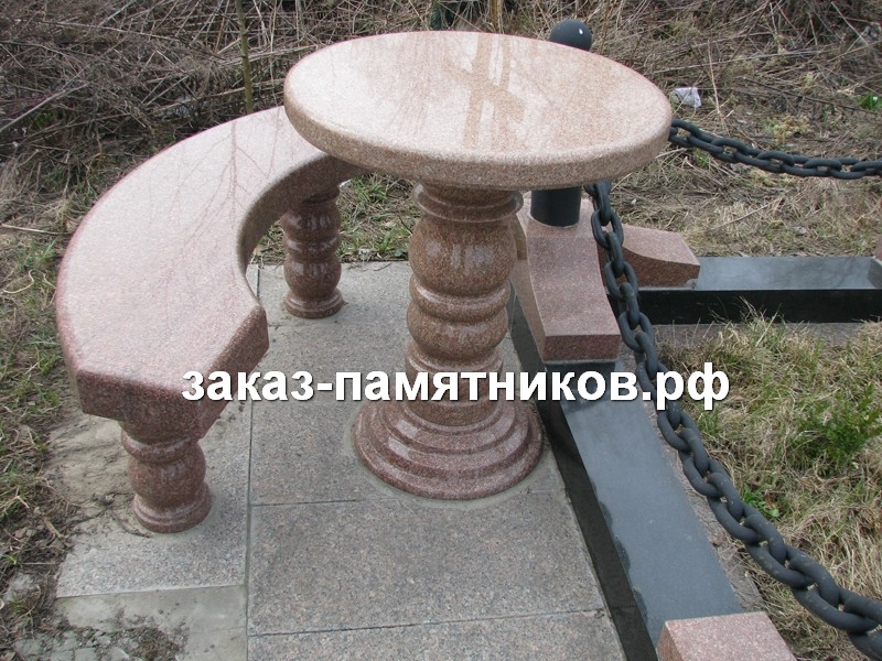 Круглый стол и полукруглая лавка из гранита 35 фото
