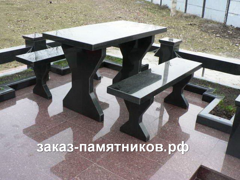 Прямоугольный черный стол с двумя гранитными лавками 38 фото