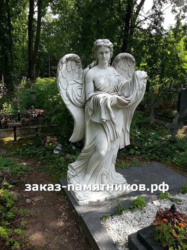 Статую ангела из белого мрамора с плащаницей фото