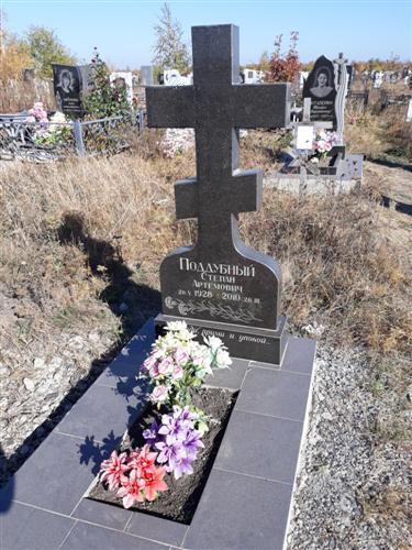 Черный православный крест из гранита на могилу фото